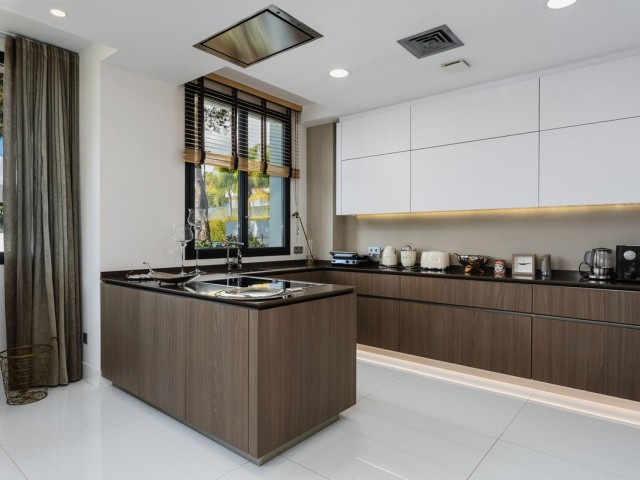4 Bedrooms Apartment in Sierra Blanca
