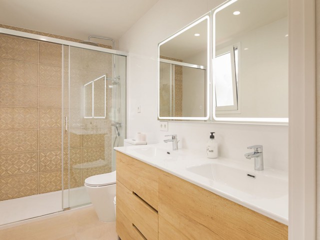 2 Bedrooms Townhouse in Nueva Andalucía