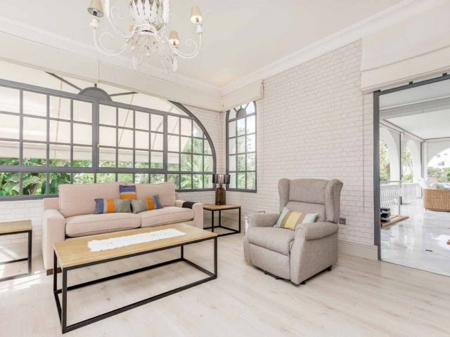 6 Makuuhuoneen Huvila Río Real