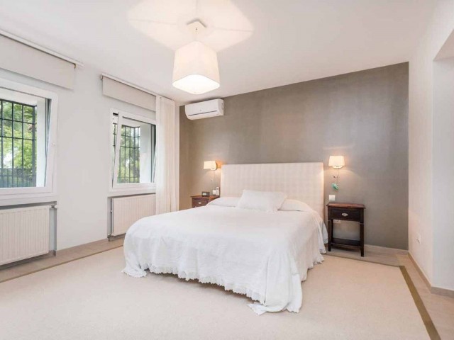 6 Makuuhuoneen Huvila Río Real