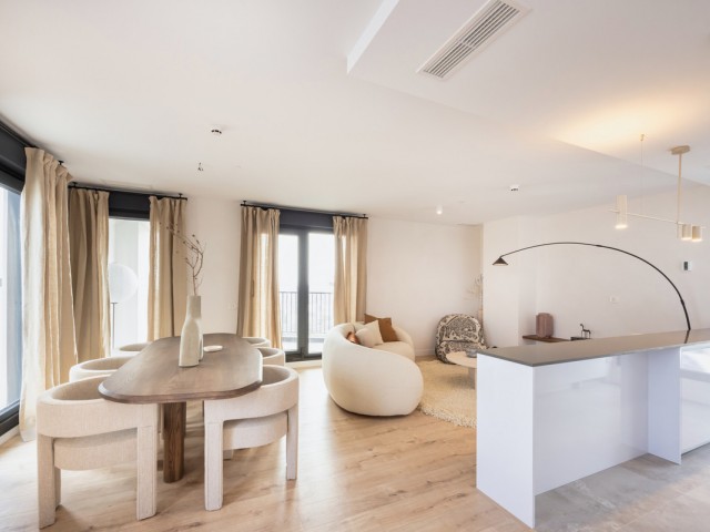 Apartamento con 4 Dormitorios  en Málaga Centro