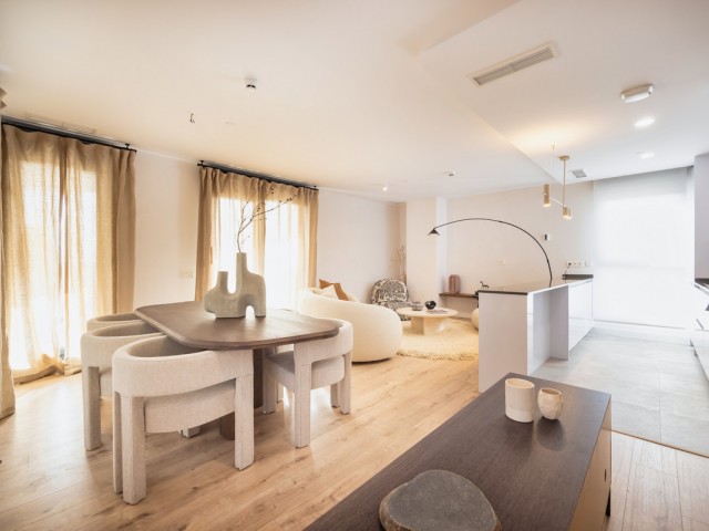 Apartamento con 4 Dormitorios  en Málaga Centro