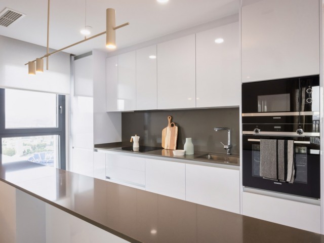 Apartamento con 4 Dormitorios  en Málaga Centro