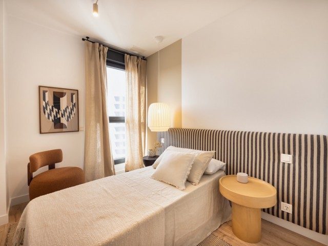 Apartamento con 4 Dormitorios  en Málaga Centro