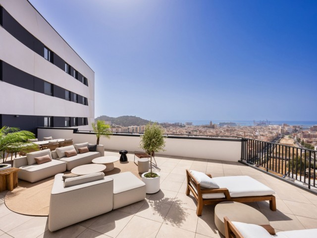 Apartamento con 4 Dormitorios  en Málaga Centro