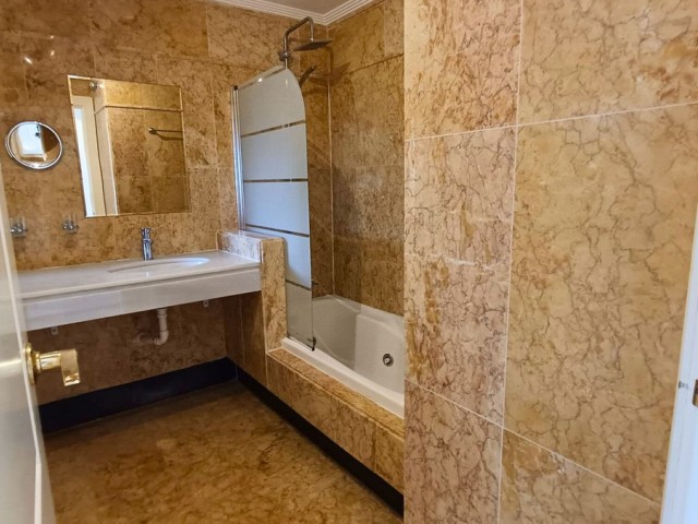 Apartamento con 3 Dormitorios  en Sotogrande Alto