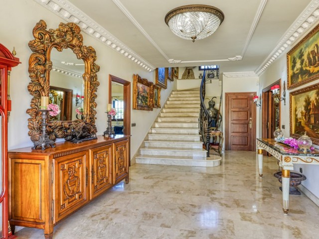 8 Soveroms Villa i Alhaurín de la Torre