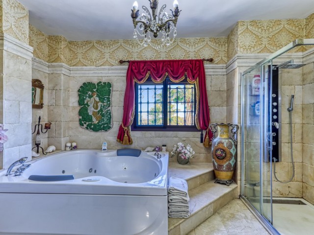 8 Soveroms Villa i Alhaurín de la Torre