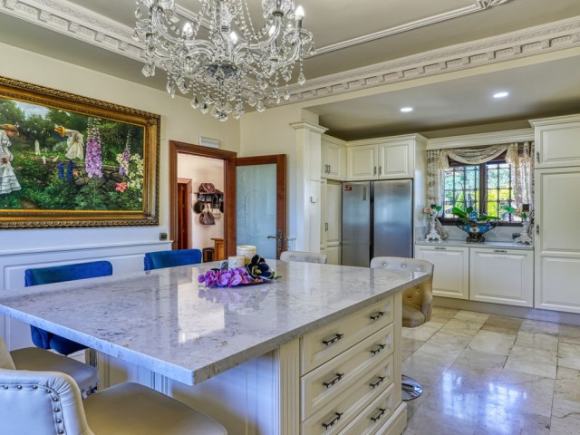 8 Schlafzimmer Villa in Alhaurín de la Torre