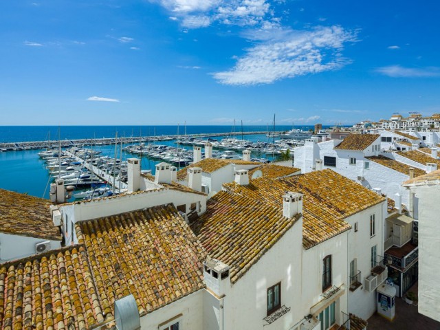 2 Bedrooms Apartment in Puerto Banús