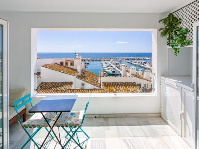 2 Bedrooms Apartment in Puerto Banús