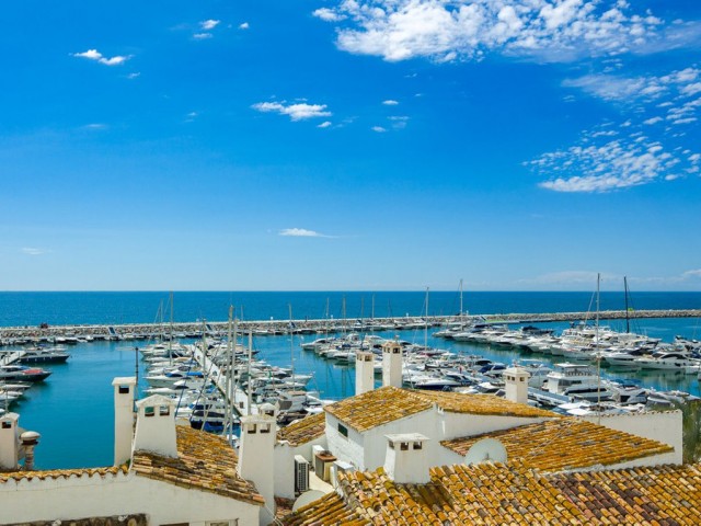 2 Bedrooms Apartment in Puerto Banús