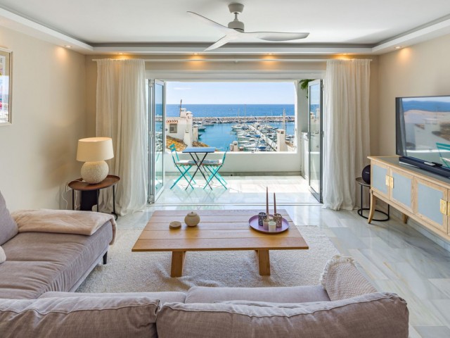 2 Bedrooms Apartment in Puerto Banús