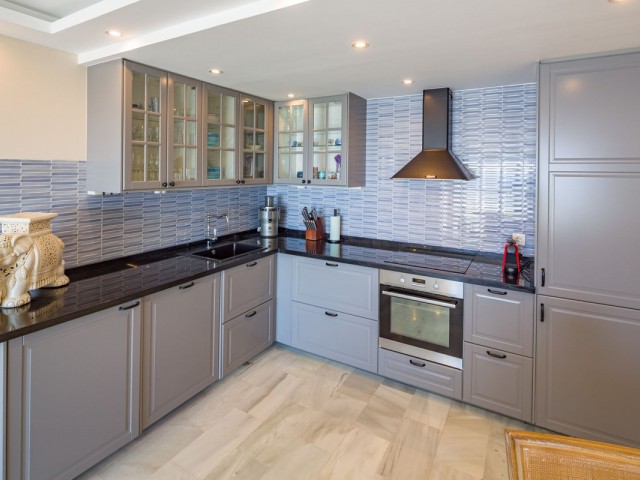 2 Bedrooms Apartment in Puerto Banús