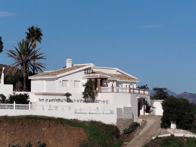 Villa con 3 Dormitorios  en Cerros del Aguila
