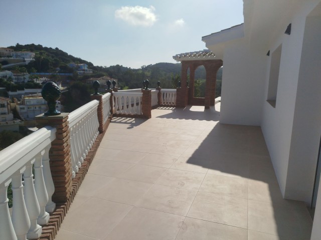 Villa con 3 Dormitorios  en Cerros del Aguila