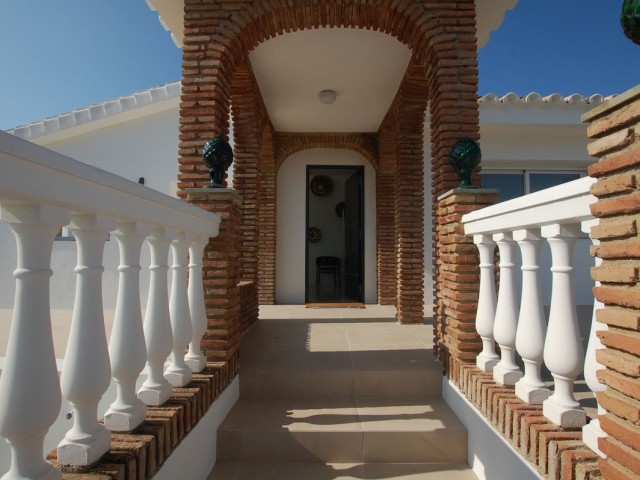 Villa con 3 Dormitorios  en Cerros del Aguila
