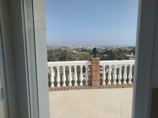 Villa con 3 Dormitorios  en Cerros del Aguila