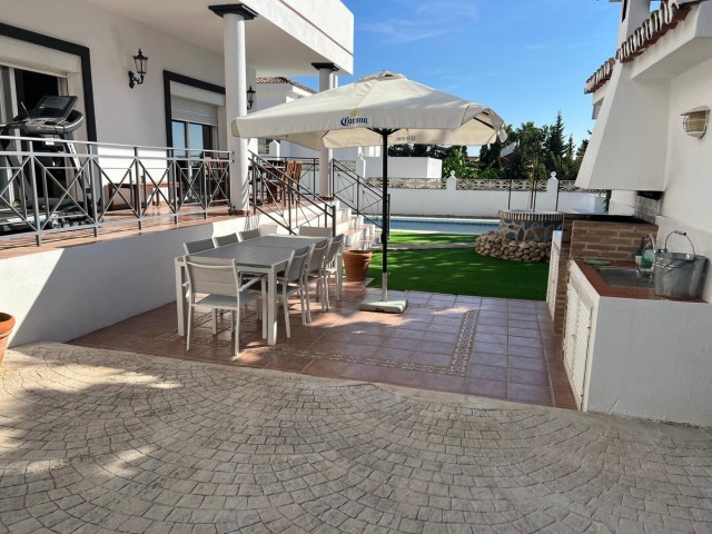 5 Bedrooms Villa in Marbella