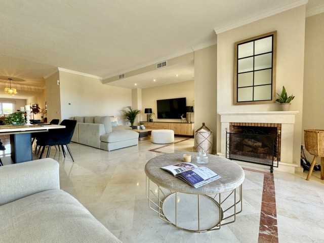 Apartamento con 3 Dormitorios  en San Roque Club