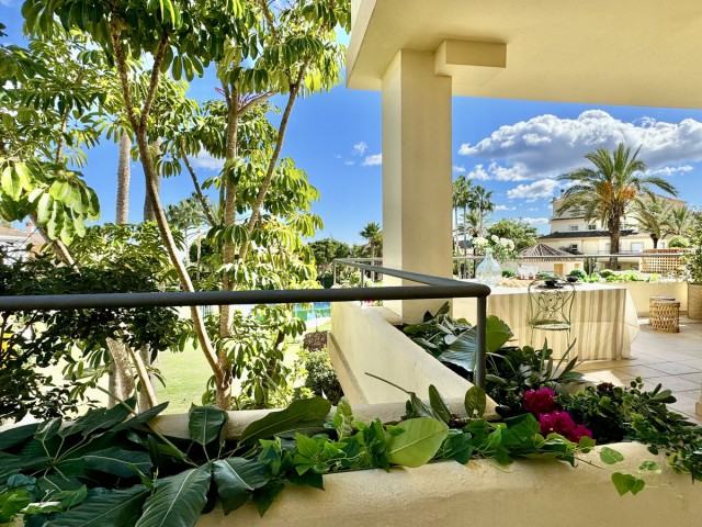 Apartamento con 3 Dormitorios  en San Roque Club