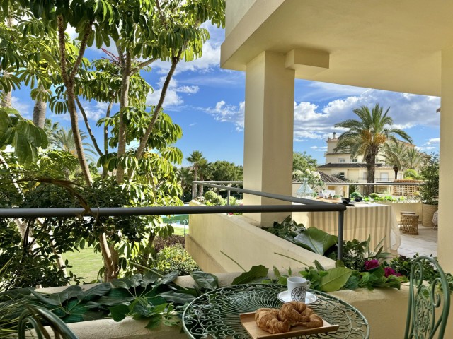 Apartamento con 3 Dormitorios  en San Roque Club