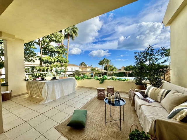 Apartamento con 3 Dormitorios  en San Roque Club