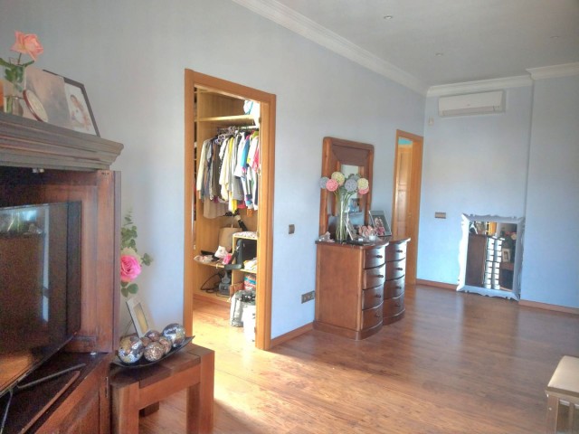Villa con 4 Dormitorios  en Sierrezuela