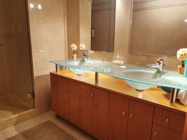 Apartamento con 3 Dormitorios  en Aloha