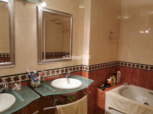 Apartamento con 3 Dormitorios  en Aloha