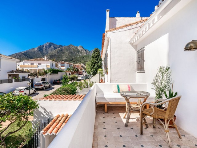 2 Bedrooms Townhouse in Marbella