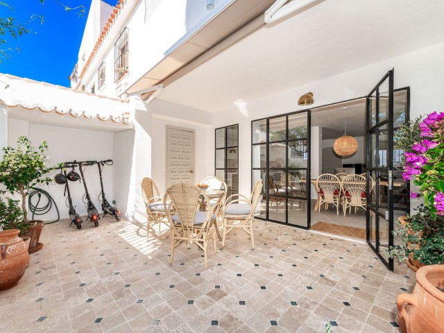 2 Bedrooms Townhouse in Marbella