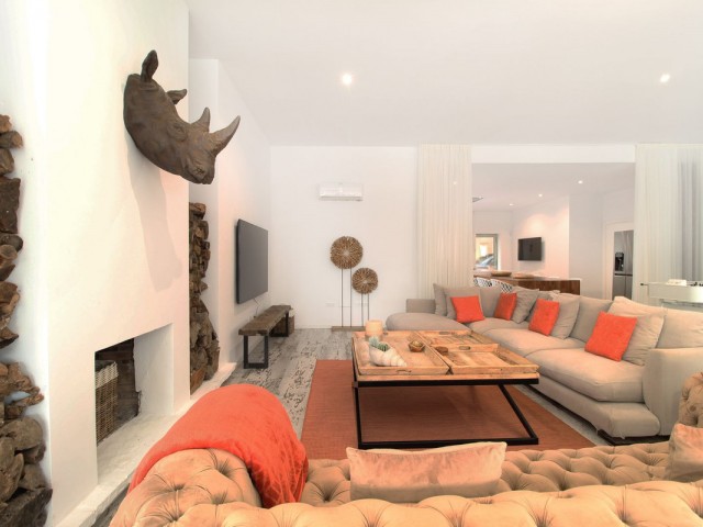 4 Bedrooms Villa in Atalaya