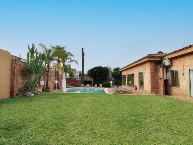 4 Bedrooms Villa in Atalaya