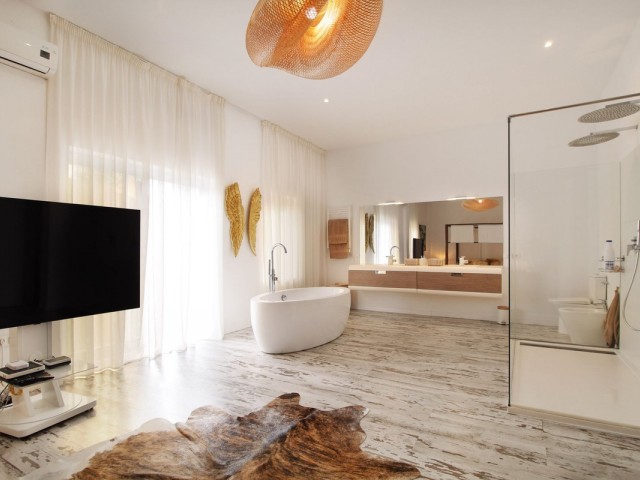 4 Bedrooms Villa in Atalaya