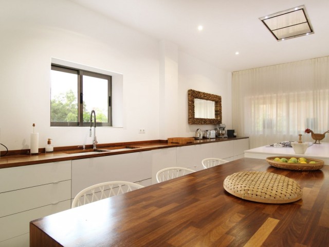 4 Bedrooms Villa in Atalaya