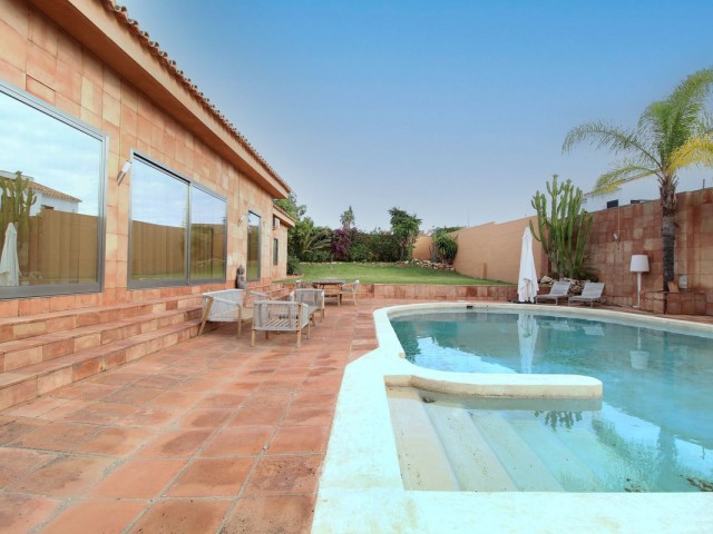 4 Bedrooms Villa in Atalaya