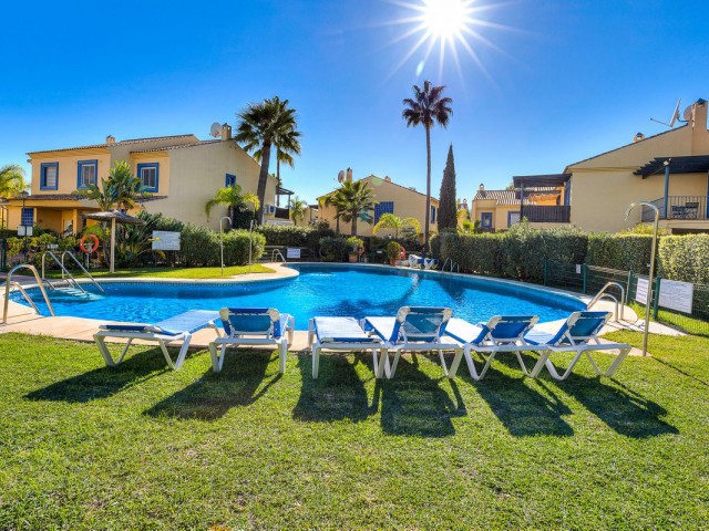 3 Slaapkamer Rijtjeshuis in San Pedro de Alcántara