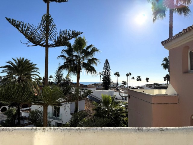 Adosado con 6 Dormitorios  en Puerto Banús