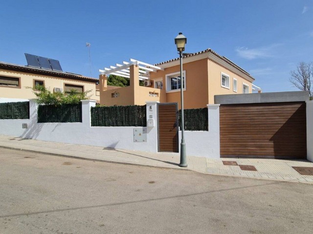 Villa con 5 Dormitorios  en Torremolinos