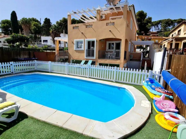 Villa con 5 Dormitorios  en Torremolinos