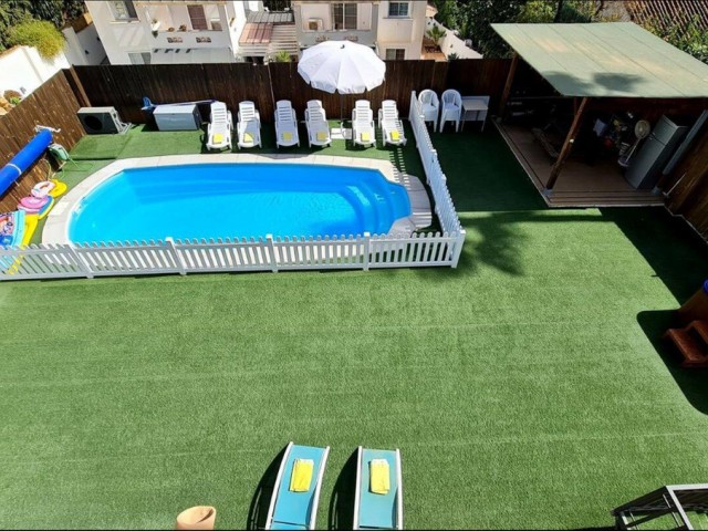 Villa con 5 Dormitorios  en Torremolinos