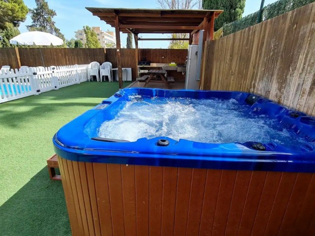 Villa con 5 Dormitorios  en Torremolinos