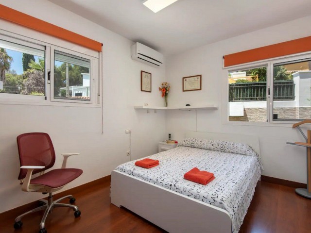 Villa con 5 Dormitorios  en Torremolinos