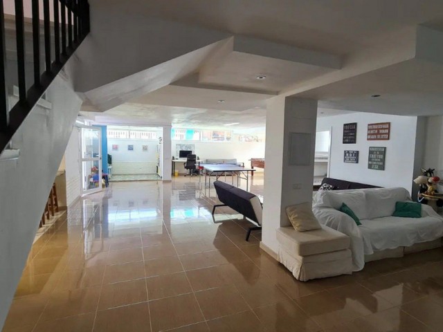 Villa con 5 Dormitorios  en Torremolinos