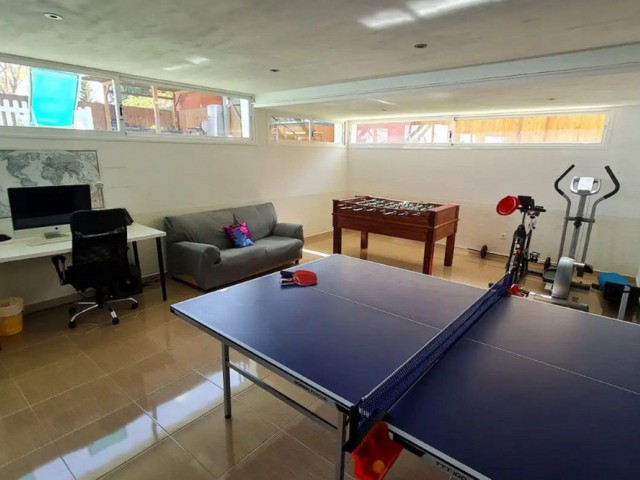 Villa con 5 Dormitorios  en Torremolinos