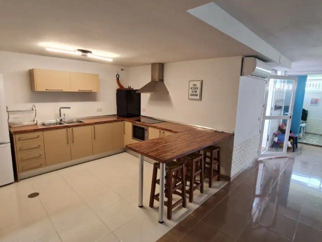 Villa con 5 Dormitorios  en Torremolinos