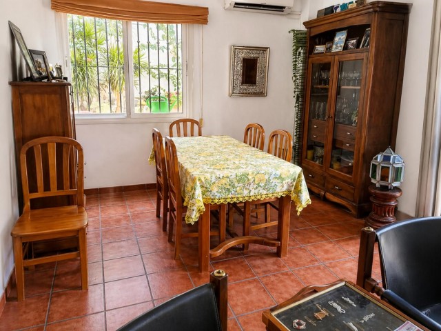 Maison mitoyenne avec 4 Chambres  à Las Lagunas