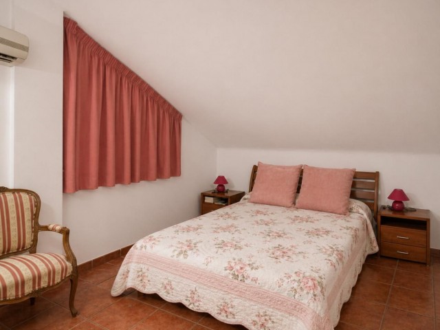 Maison mitoyenne avec 4 Chambres  à Las Lagunas