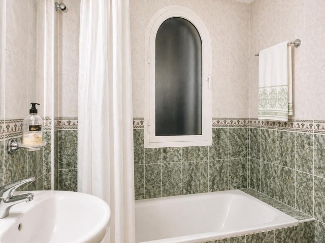 Maison mitoyenne avec 4 Chambres  à Las Lagunas